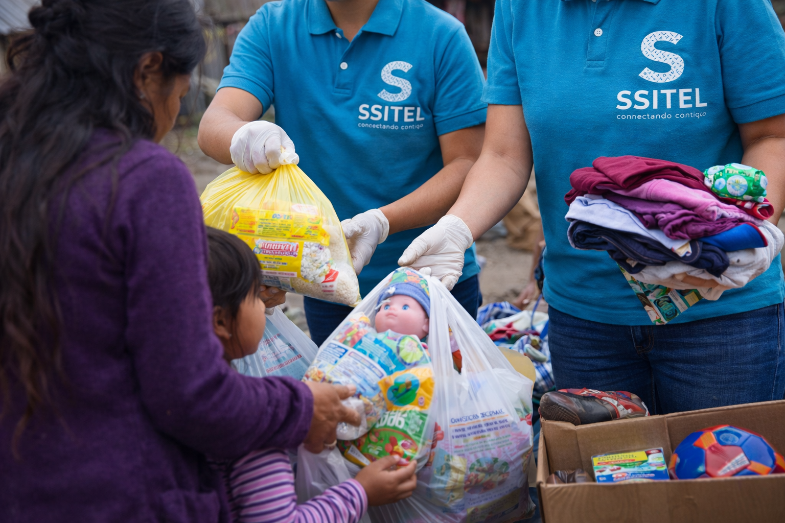 Entrega de donaciones por parte de colaboradores de SSITEL en la Comunidad de la Luz, Oaxaca